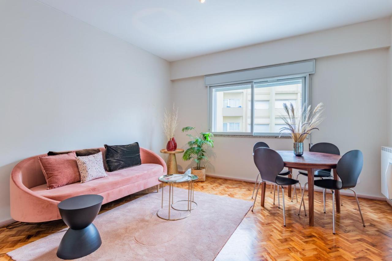 Amazing Duplex - Mid Century Experience & Parking Apartamento Porto Exterior foto